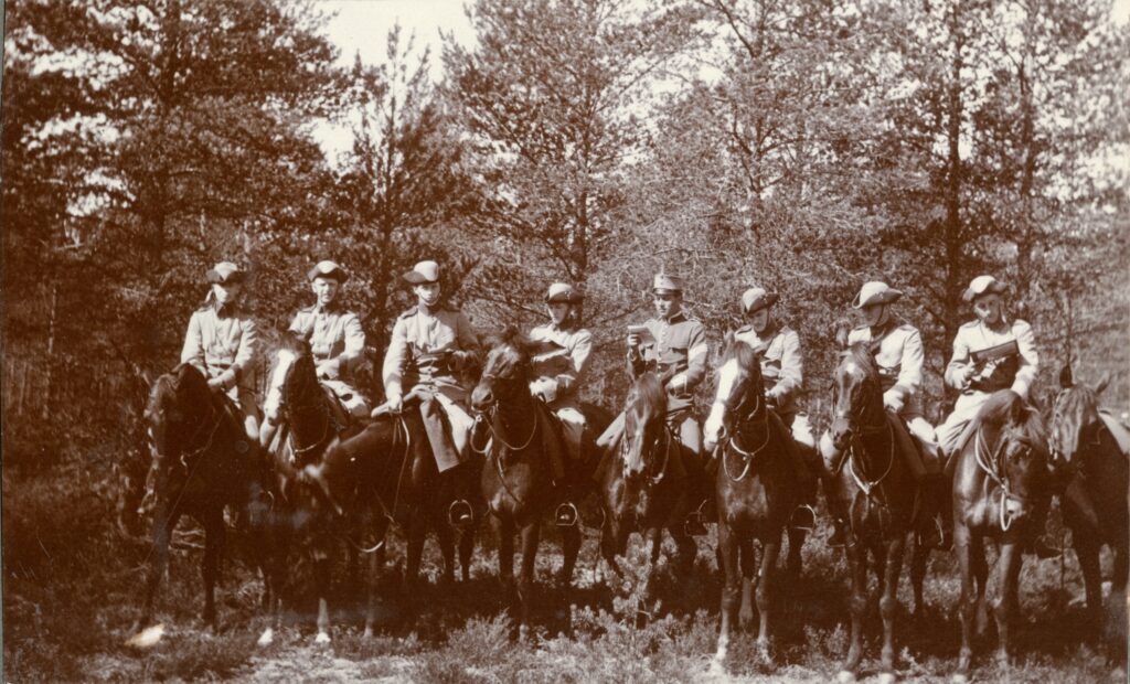 Norrlands dragonregemente K 8 i Umeå någon gång mellan åren 1911-1912.
